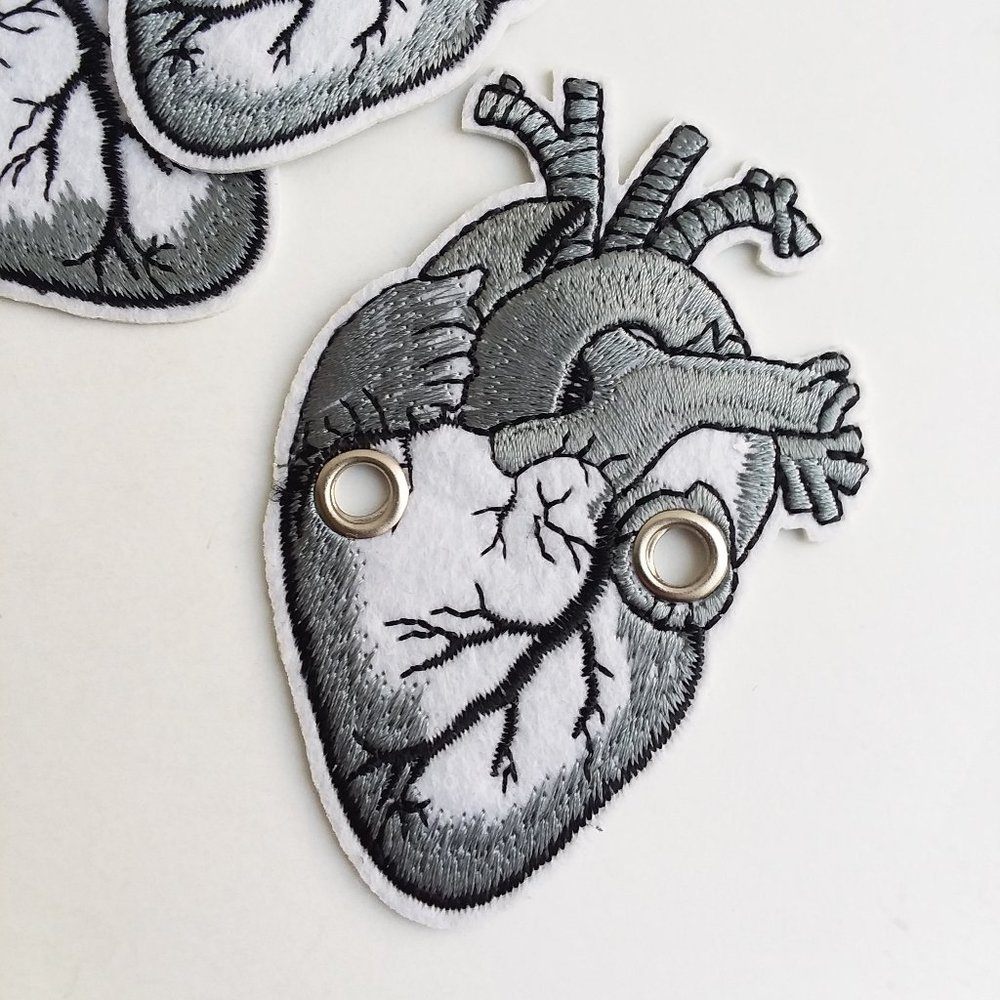 Gothic shoe charm   heart roller skates shoelace lock patch charm - Picture 2 of 9